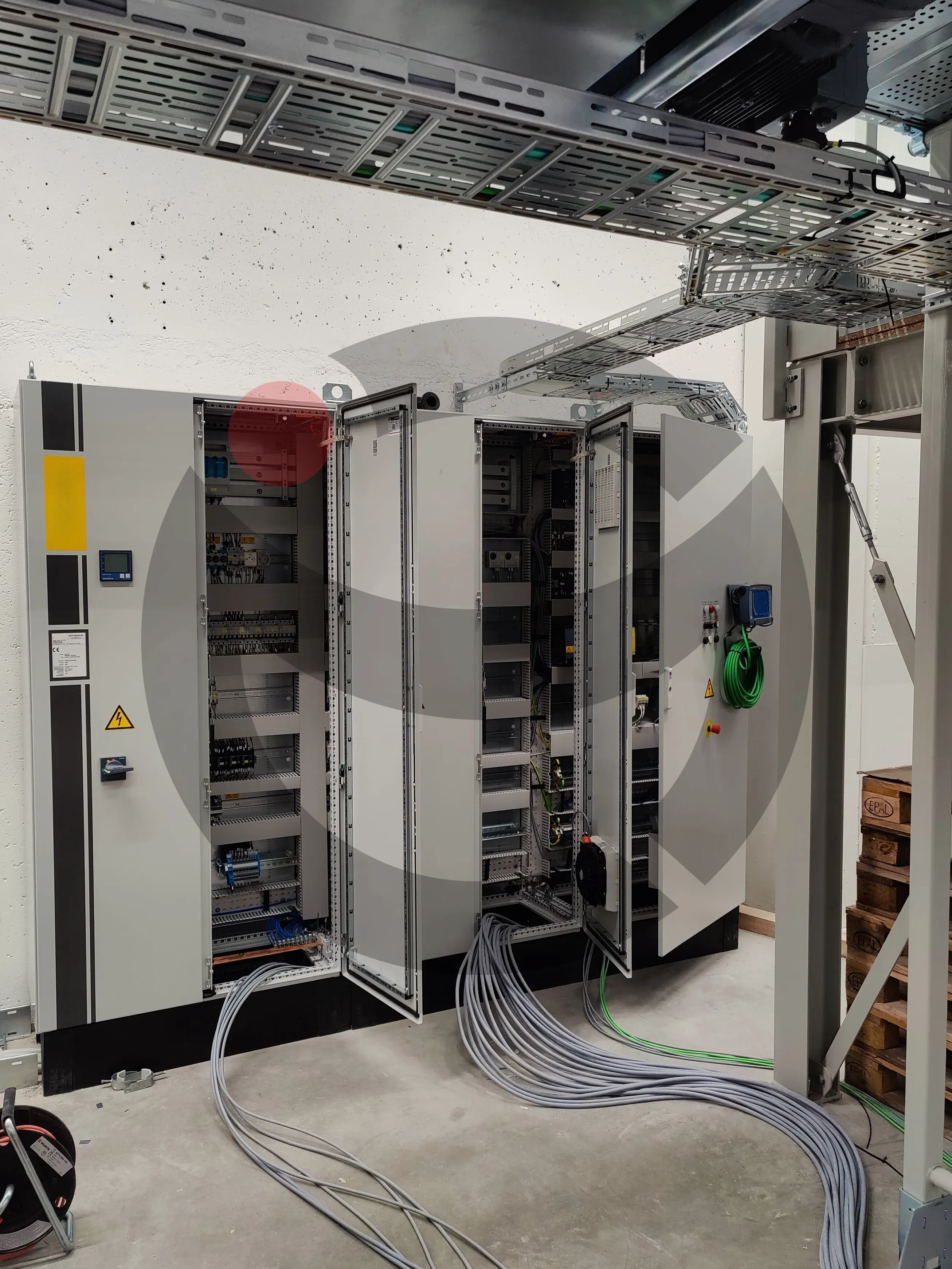 Main switchgear multicore cable dressing and bottom plinth gland entries