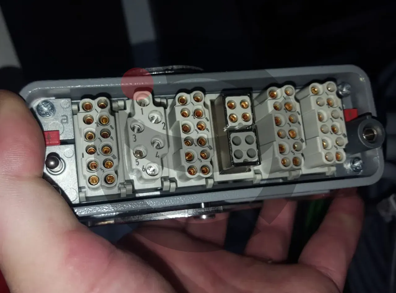 Heavy-duty multipin Harting style industrial connector insert and cast housing